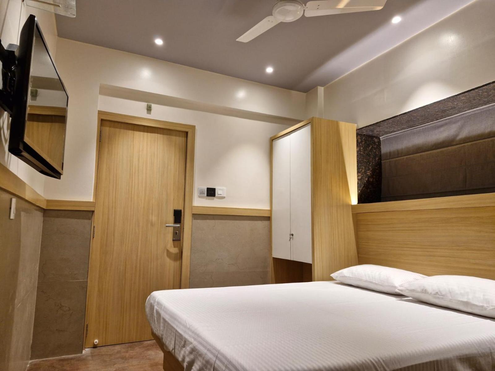 Avenue 10 Boutique Hotel Pune Dış mekan fotoğraf