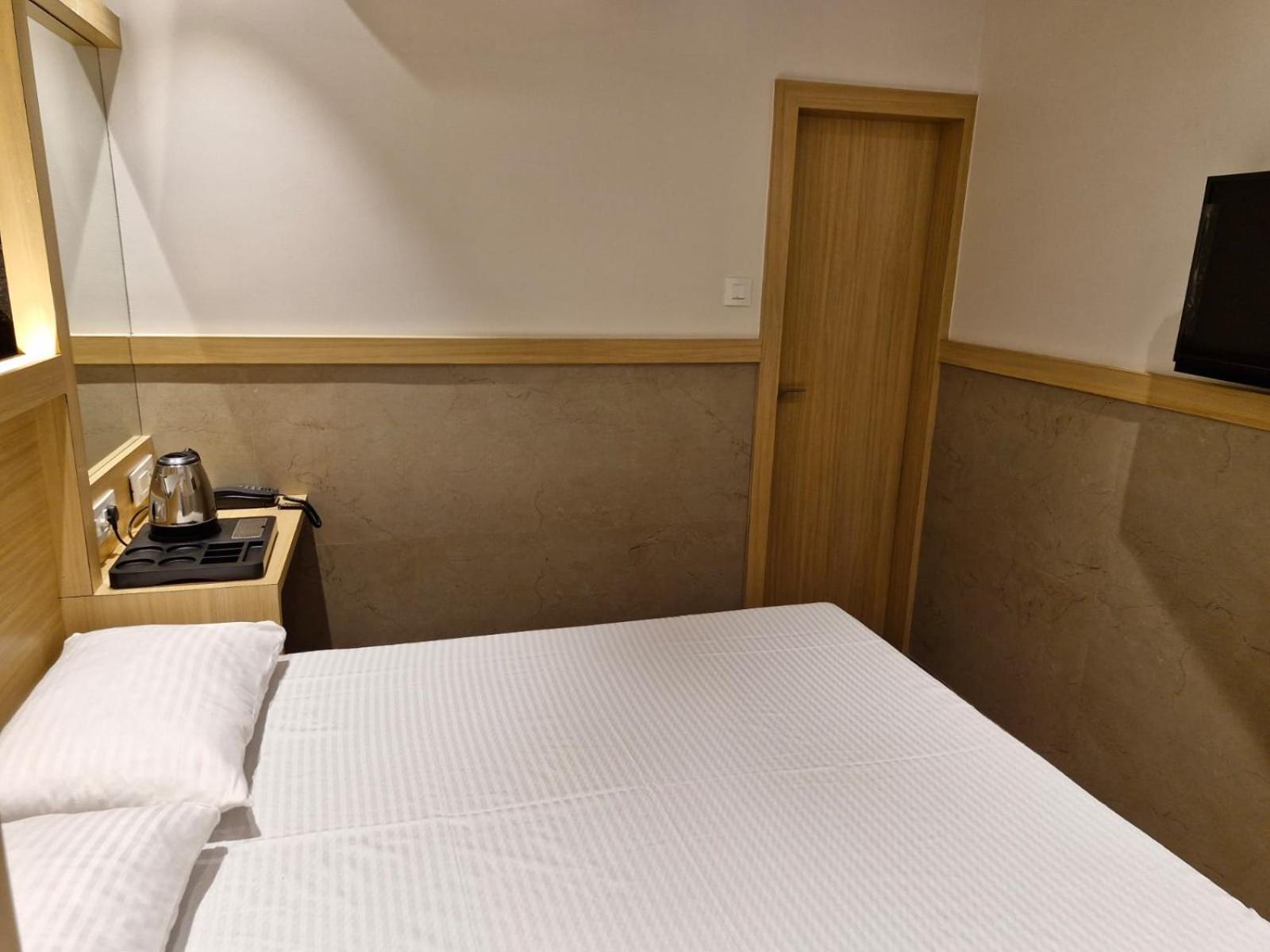 Avenue 10 Boutique Hotel Pune Dış mekan fotoğraf