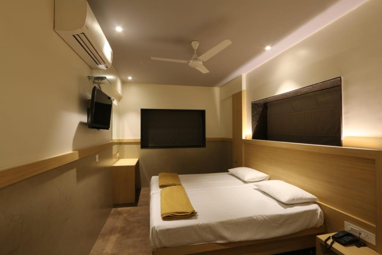 Avenue 10 Boutique Hotel Pune Dış mekan fotoğraf